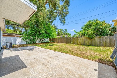 Villa ou maison à vendre à Largo, Floride: 2 chambres, 116.78 m2 № 2151529 - photo 12