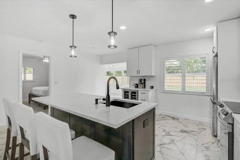 Купить виллу или дом в Сарасота, Флорида 6 комнат, 134.34м2, № 2342346 - фото 14