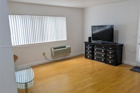 Снять в аренду кондоминиум в Майами-Бич, Флорида 1 спальня, 58.71м2, № 2002462 - фото 11