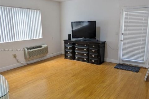 Снять в аренду кондоминиум в Майами-Бич, Флорида 1 спальня, 58.71м2, № 2002462 - фото 10