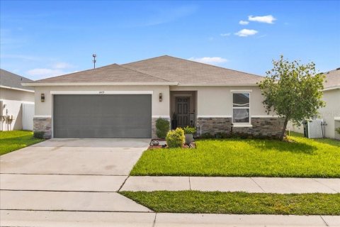 House in MATTIE POINTE in Auburndale, Florida 4 bedrooms, 158.58 sq.m. № 2367401