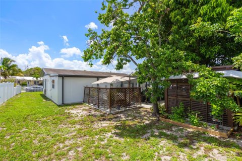 House in Miami Gardens, Florida 3 bedrooms, 98.29 sq.m. № 1786501 - photo 26