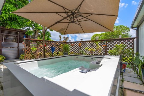 House in Miami Gardens, Florida 3 bedrooms, 98.29 sq.m. № 1786501 - photo 24