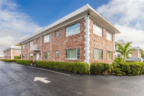 Condominio en venta en Pompano Beach, Florida, 2 dormitorios, 78.04 m2 № 2002873 - foto 23