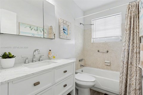 Condominio en venta en Pompano Beach, Florida, 2 dormitorios, 78.04 m2 № 2002873 - foto 15