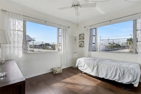 Condominio en venta en Pompano Beach, Florida, 2 dormitorios, 78.04 m2 № 2002873 - foto 18