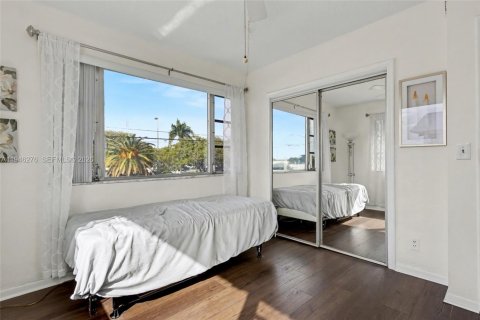 Condominio en venta en Pompano Beach, Florida, 2 dormitorios, 78.04 m2 № 2002873 - foto 17