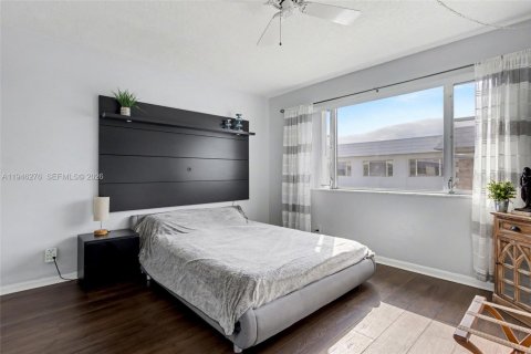 Condominio en venta en Pompano Beach, Florida, 2 dormitorios, 78.04 m2 № 2002873 - foto 12