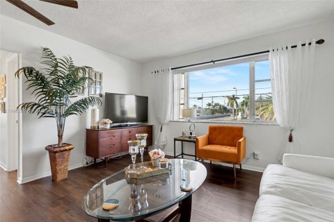 Condominio en venta en Pompano Beach, Florida, 2 dormitorios, 78.04 m2 № 2002873 - foto 9