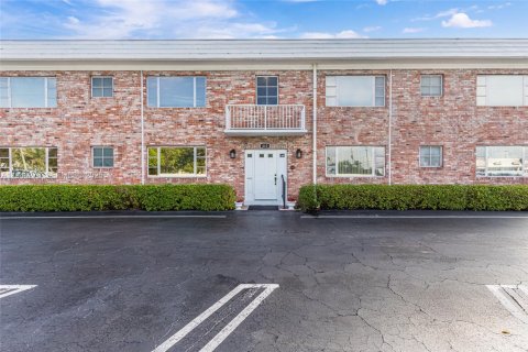 Condo à Pompano Beach, Floride, 2 chambres  № 2002873