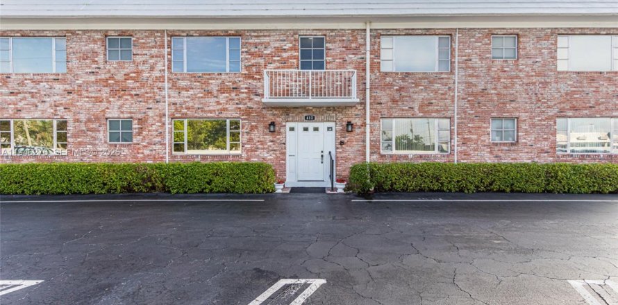 Condominio en Pompano Beach, Florida, 2 dormitorios  № 2002873