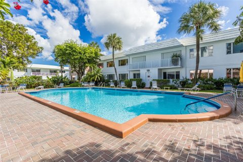 Condominio en venta en Pompano Beach, Florida, 2 dormitorios, 78.04 m2 № 2002873 - foto 2