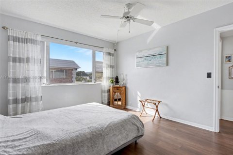 Condominio en venta en Pompano Beach, Florida, 2 dormitorios, 78.04 m2 № 2002873 - foto 14