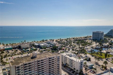 Condo in Fort Lauderdale, Florida, 1 bedroom  № 1868051 - photo 1