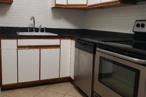 Condo in Fort Lauderdale, Florida, 1 bedroom  № 1868051 - photo 4