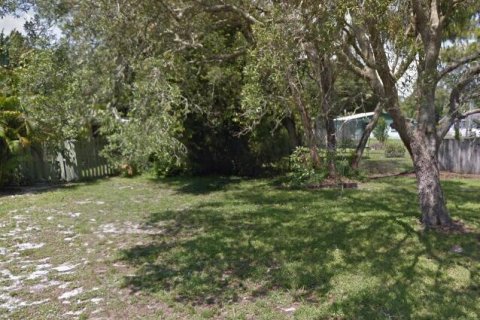 Commercial property in St. Lucie, Florida № 2242669