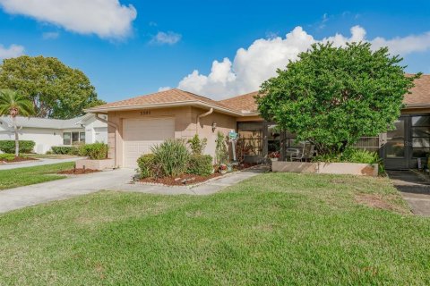 Villa ou maison à vendre à Palm Harbor, Floride: 2 chambres, 106.65 m2 № 2139032 - photo 2