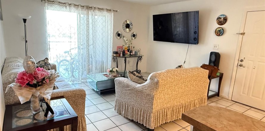 Condo in Cutler Bay, Florida, 2 bedrooms  № 1742275