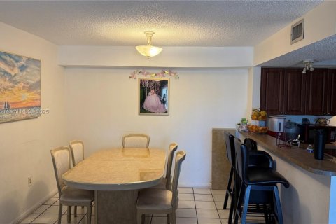 Condo in Cutler Bay, Florida, 2 bedrooms  № 1742275 - photo 3