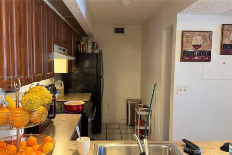 Condo in Cutler Bay, Florida, 2 bedrooms  № 1742275 - photo 4