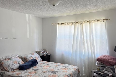Condo in Cutler Bay, Florida, 2 bedrooms  № 1742275 - photo 12