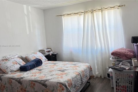 Condo in Cutler Bay, Florida, 2 bedrooms  № 1742275 - photo 13