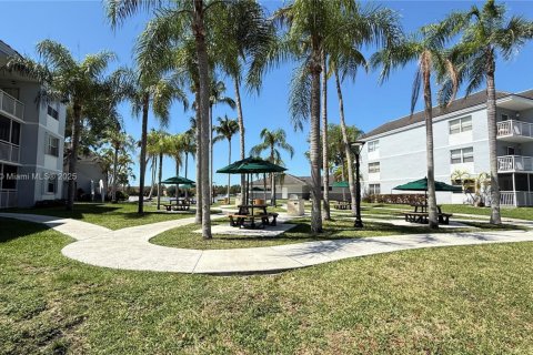 Condo in Cutler Bay, Florida, 2 bedrooms  № 1742275 - photo 17