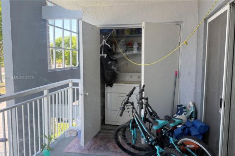 Condo in Cutler Bay, Florida, 2 bedrooms  № 1742275 - photo 14