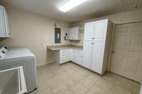 House in The Villages, Florida 2 bedrooms, 106.09 sq.m. № 2237719 - photo 13