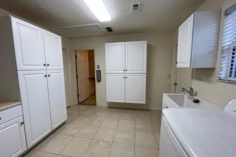 House in The Villages, Florida 2 bedrooms, 106.09 sq.m. № 2237719 - photo 12