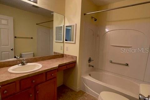House in The Villages, Florida 2 bedrooms, 106.09 sq.m. № 2237719 - photo 9