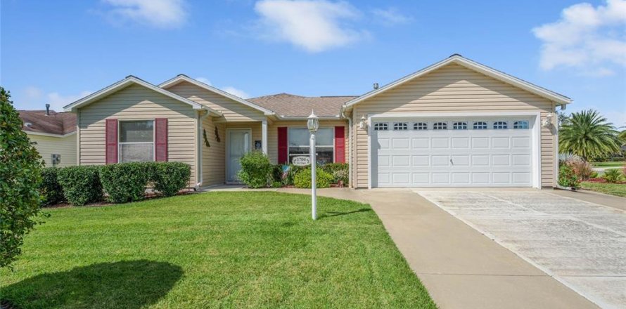 House in The Villages, Florida 2 bedrooms, 106.09 sq.m. № 2237719
