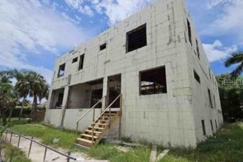 House in Saint Petersburg, Florida 7 bedrooms, 677.54 sq.m. № 1848436 - photo 5
