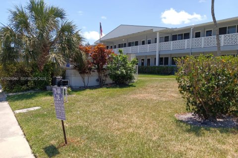 Condominio en alquiler en Hallandale Beach, Florida, 1 dormitorio, 70.05 m2 № 1982382 - foto 3