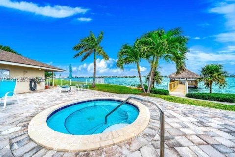 Touwnhouse à louer à Hypoluxo, Floride: 2 chambres № 2026919 - photo 3