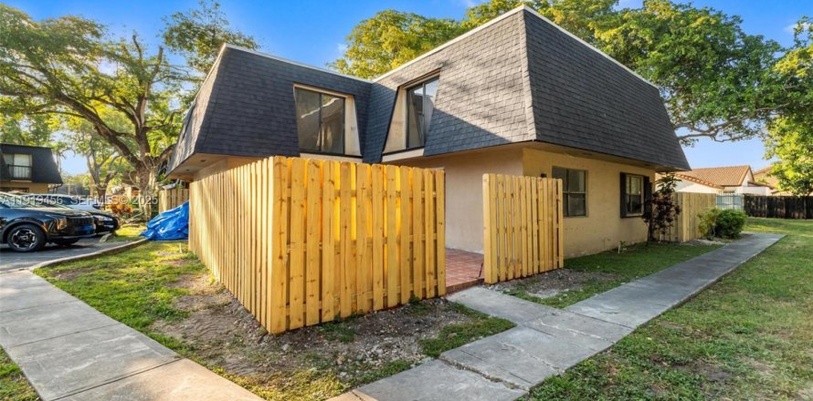 Condo in Miami, Florida, 2 bedrooms № 1982031