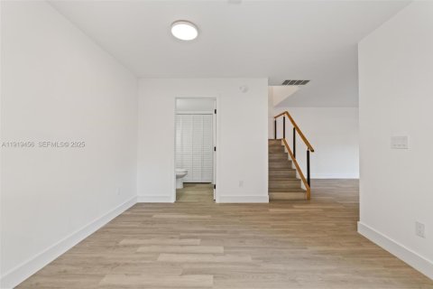 Condo in Miami, Florida, 2 bedrooms № 1982031 - photo 20