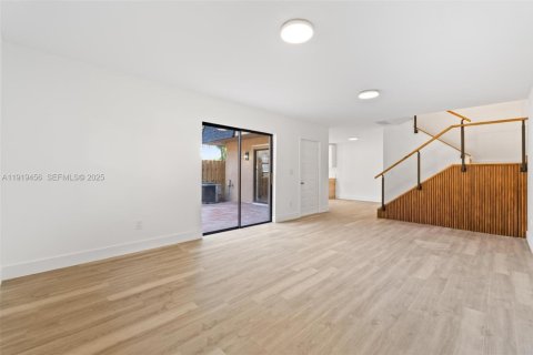 Condo in Miami, Florida, 2 bedrooms № 1982031 - photo 16