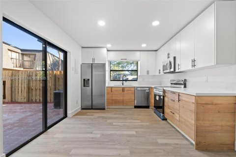 Condo in Miami, Florida, 2 bedrooms № 1982031 - photo 9