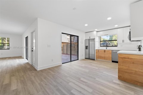 Condo in Miami, Florida, 2 bedrooms № 1982031 - photo 10