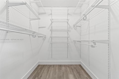 Condo in Miami, Florida, 2 bedrooms № 1982031 - photo 23