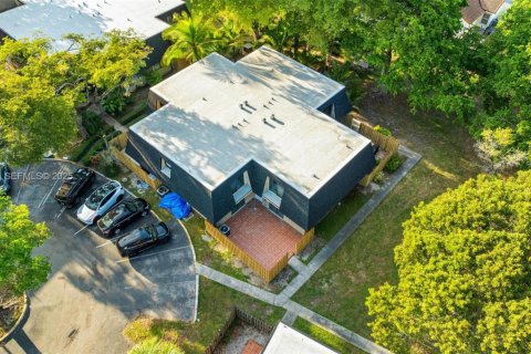 Condo in Miami, Florida, 2 bedrooms № 1982031 - photo 30