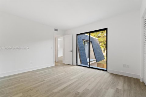 Condo in Miami, Florida, 2 bedrooms № 1982031 - photo 22