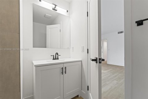 Condo in Miami, Florida, 2 bedrooms № 1982031 - photo 27