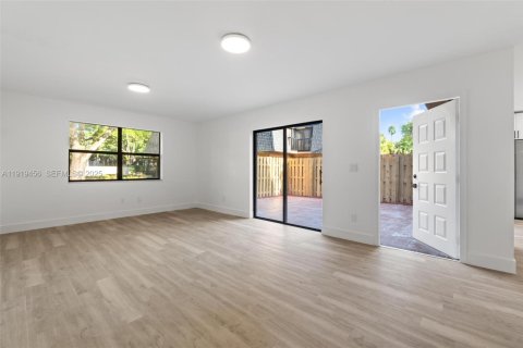 Condo in Miami, Florida, 2 bedrooms № 1982031 - photo 14