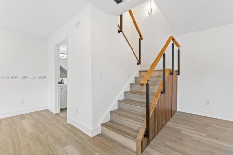 Condo in Miami, Florida, 2 bedrooms № 1982031 - photo 19