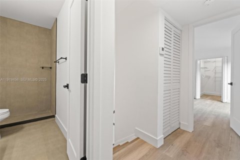 Condo in Miami, Florida, 2 bedrooms № 1982031 - photo 25