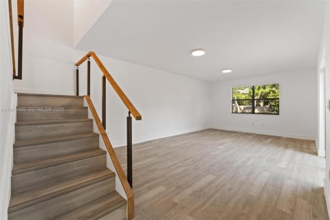 Condo in Miami, Florida, 2 bedrooms № 1982031 - photo 18