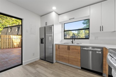 Condo in Miami, Florida, 2 bedrooms № 1982031 - photo 8