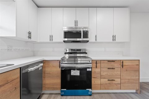 Condo in Miami, Florida, 2 bedrooms № 1982031 - photo 6